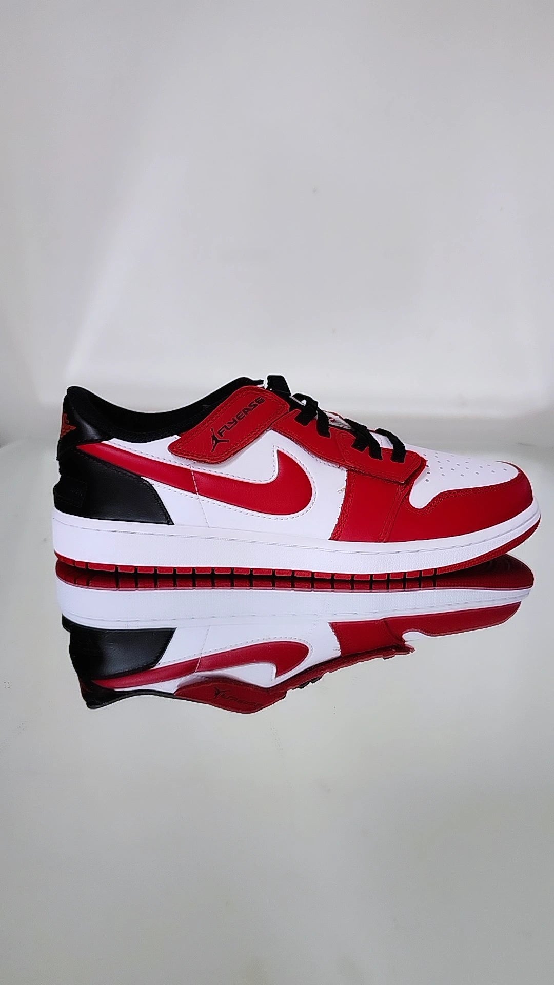 Jordan 1 Low Flyease