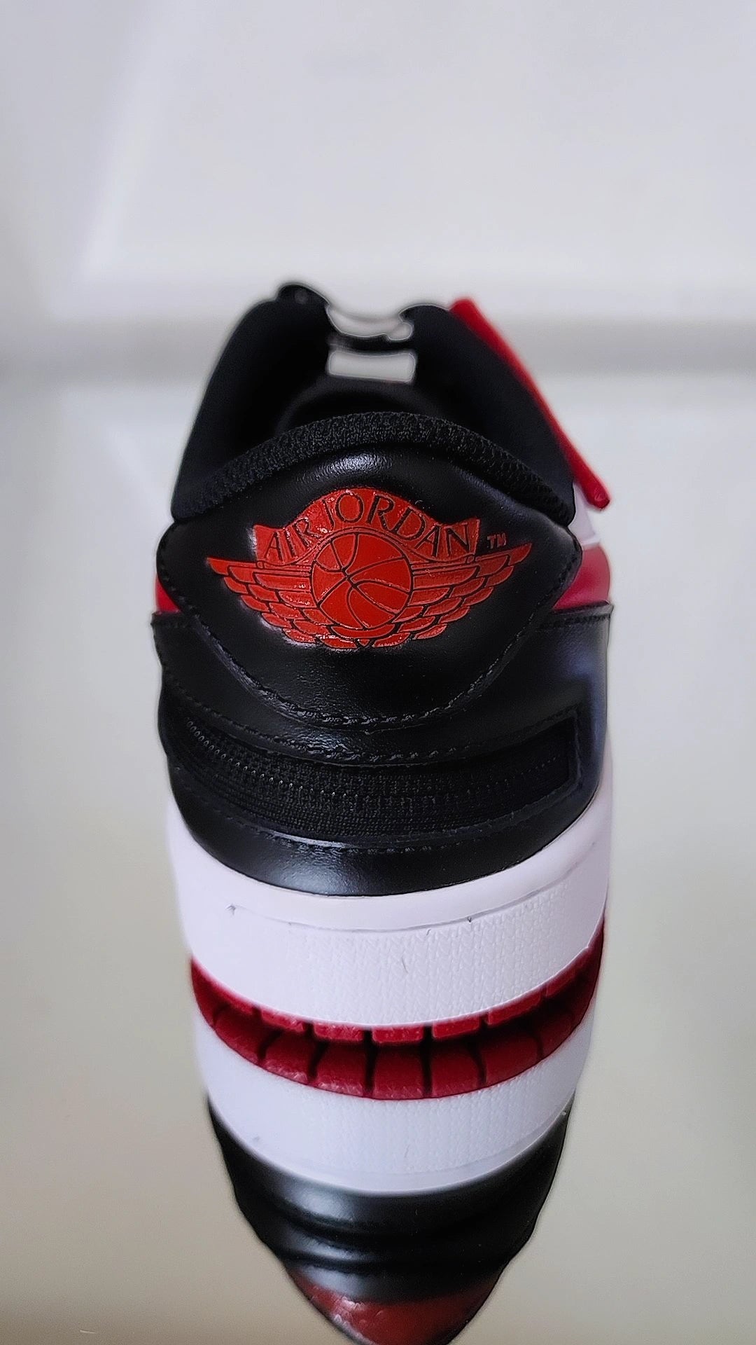 Jordan 1 Low Flyease