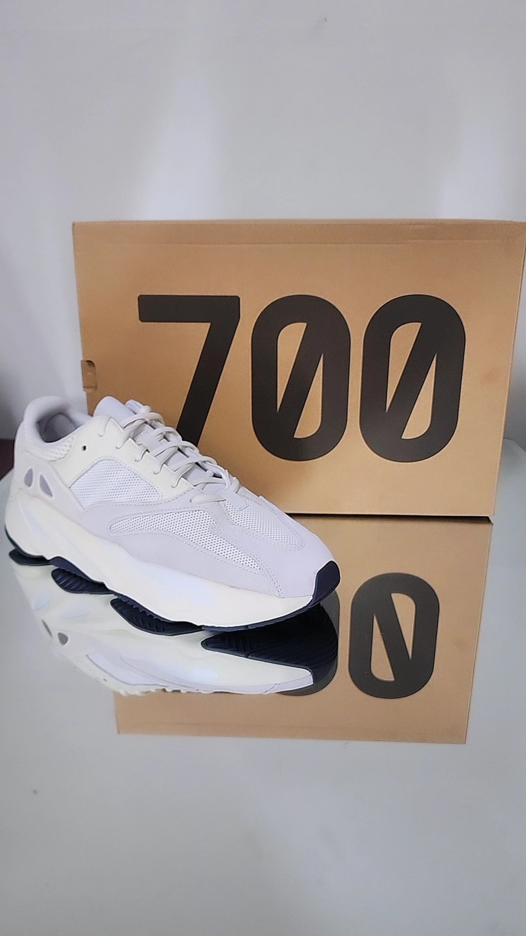 Yeezy  700 Analog