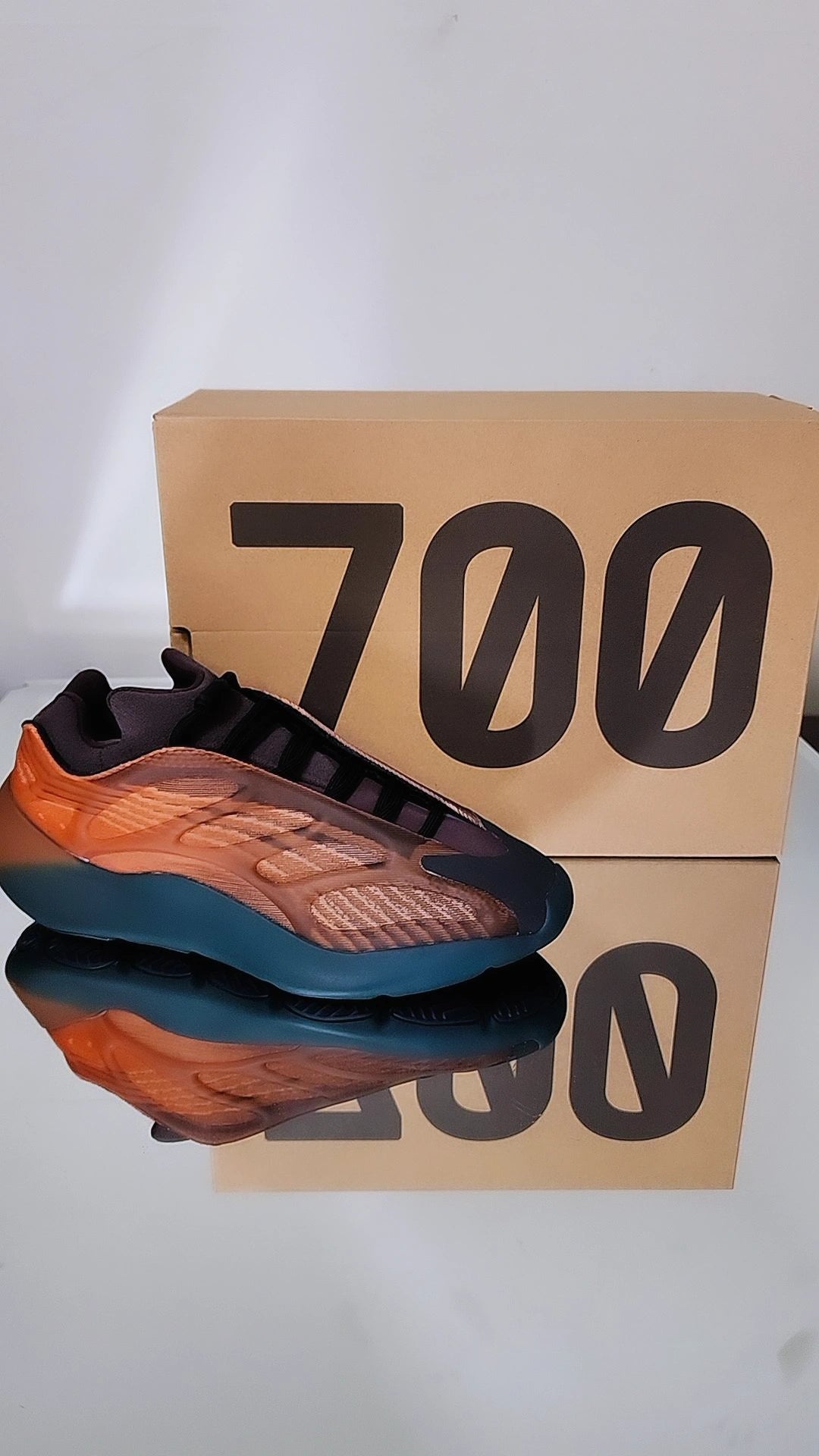 Yeezy  700 V3 COOPER FADE