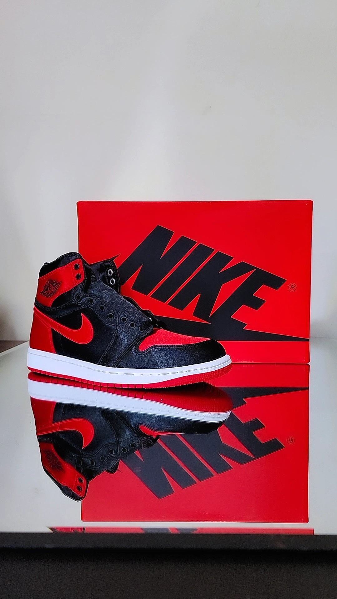 Jordan 1 Satin Bred