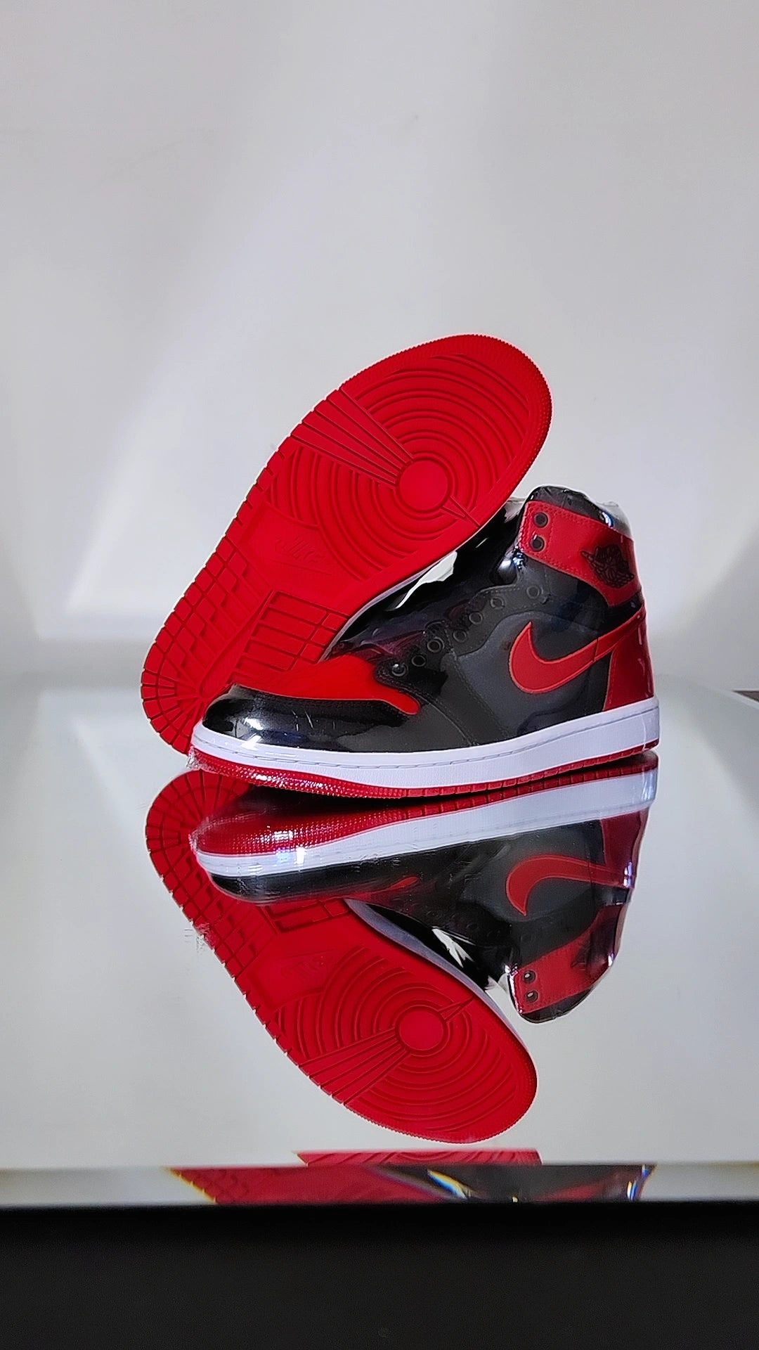 Jordan 1 Satin Bred